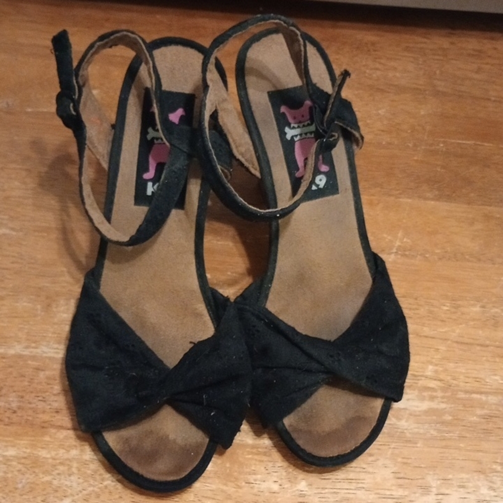 Rocket Dog Women's Sandals with Black Straps and Brown Sole